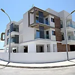Golden Tree باراليمني