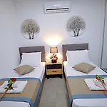 Golden Tree Паралимни