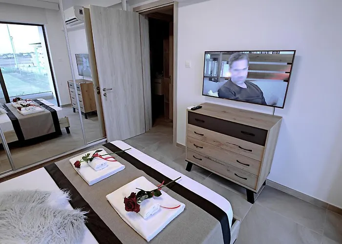 Golden Tree * Paralimni