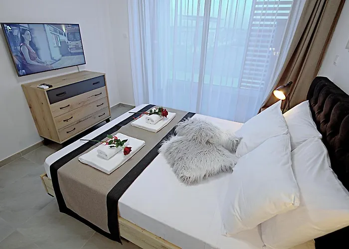 Golden Tree * Paralimni